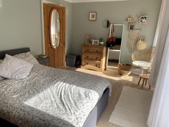 Bed1.jpg