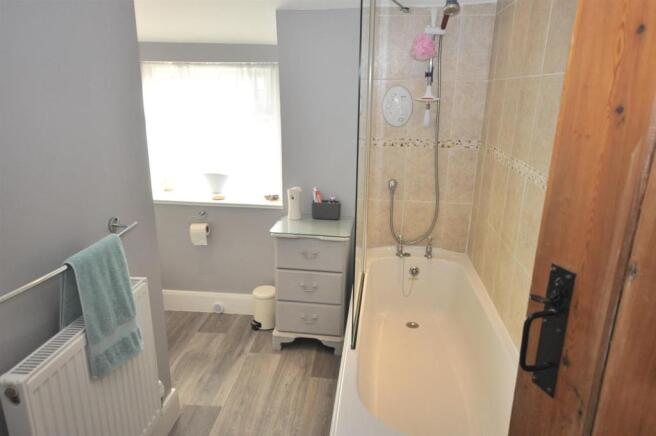 FAMILY BATHROOM