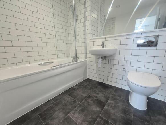 2 bed Apartment to rent Image 4