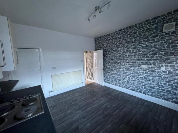 2 bed House to rent Image 4