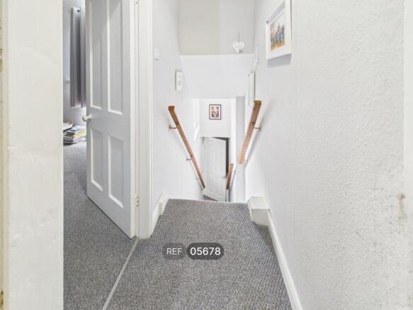 2 bed Terraced to rent Image 6