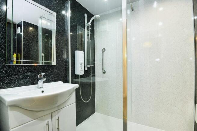 SHOWER ROOM