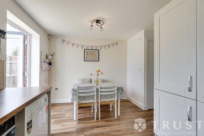 3 bed Semi-Detached for sale Image 6