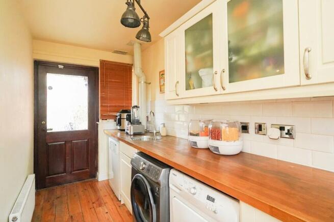 4 bed Detached for sale Image 5