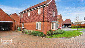 10, Pipin Crescent, Finberry, Sevington TN25 7GL