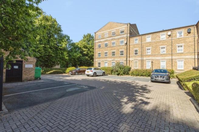 2 bed Flat for sale Image 12