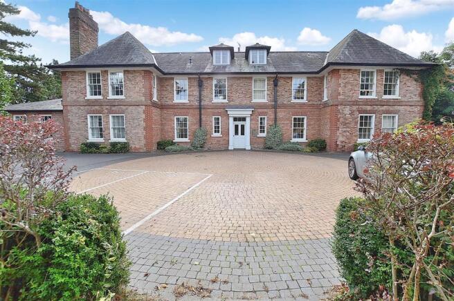 1-bed flat on 5 Stafford Vere Court, The Broadway, Woodhall Spa, £90,000