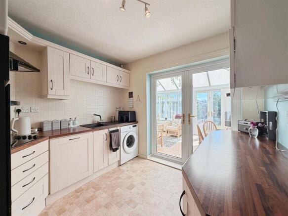 2 bed Semi-Detached Bungalow for sale Image 7
