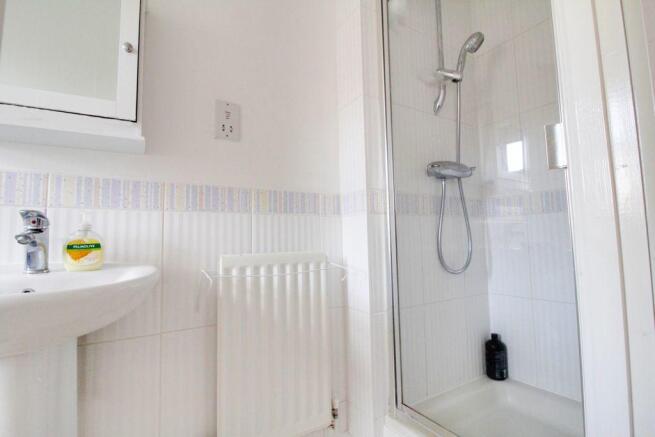Ensuite to Bed 1