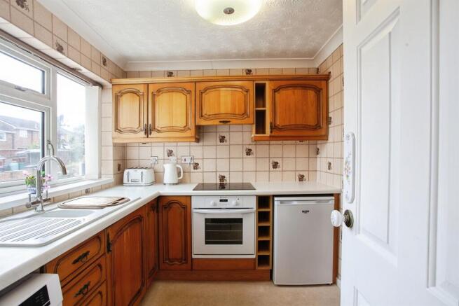 4 bed Detached for sale Image 8