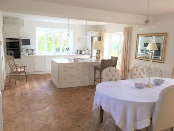 Kitchen/Dining Area