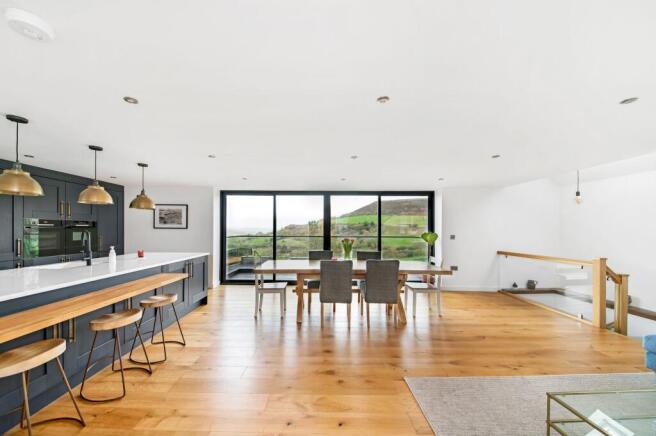 OPEN PLAN DINING KITCHEN & FAMILY ROOM