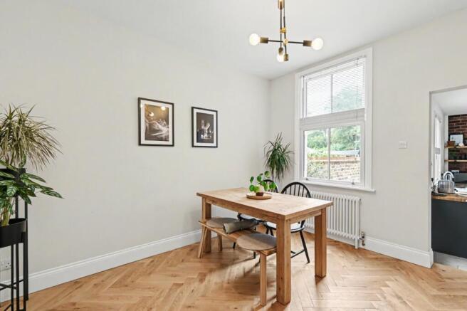 2 bed Terraced to rent Image 4