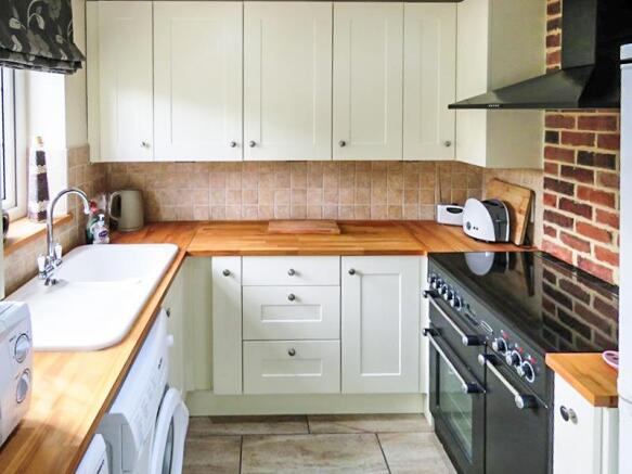 Kitchen 1.JPG