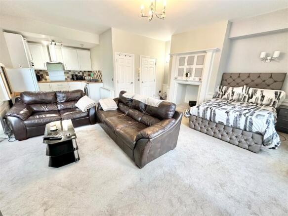 Bedroom / Lounge
