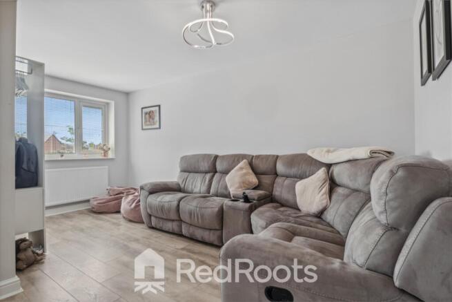 3 bed Semi-Detached for sale Image 6