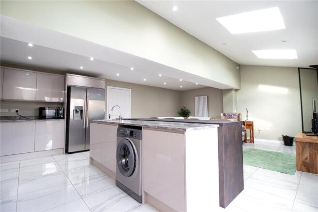 4 bed Detached for sale Image 4