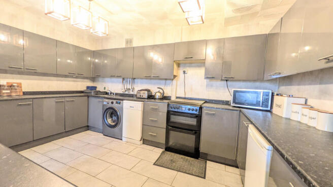 PXL_20250827_114148252.MP~2