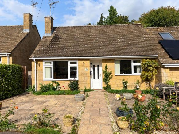 2-bed semi-detached on 8, Glebe Close, Stow-on-the-Wold, £350,000