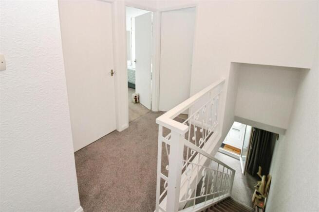 3 bed Semi-Detached for sale Image 7