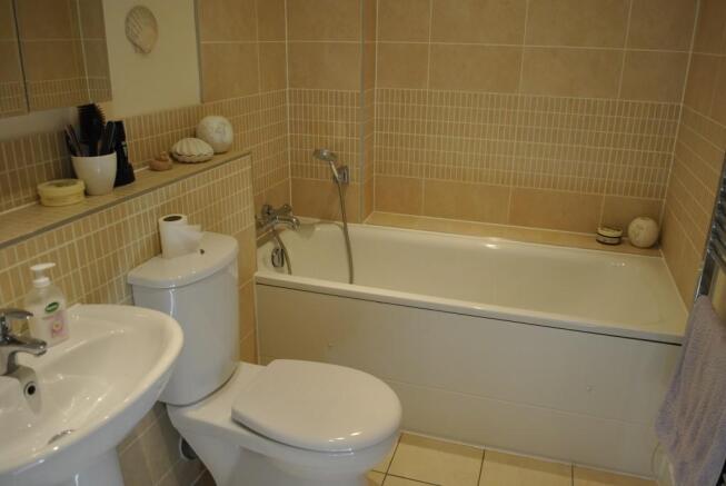 FAMILY BATHROOM