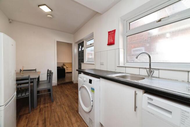 3 bed Terraced for sale Image 7