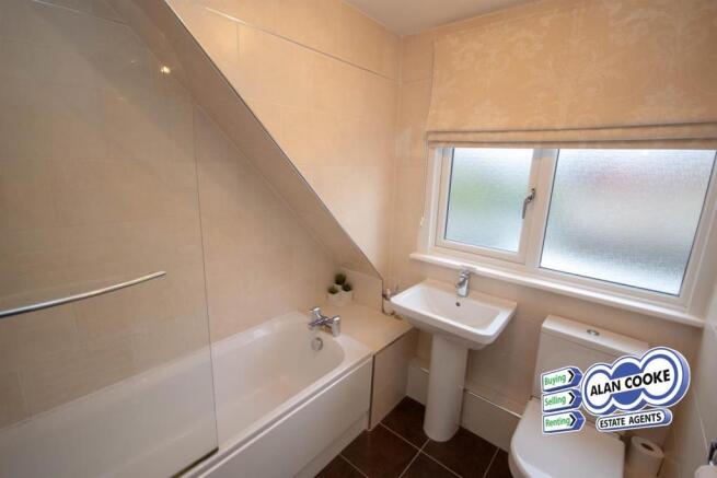 DELUXE BATHROOM