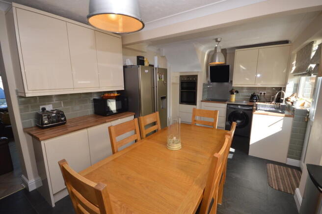 Broomfield Crescent, Wivenhoe photo 4