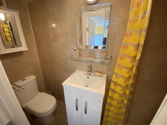 Annexe Shower Room