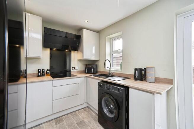 3 bed Semi-Detached for sale Image 11