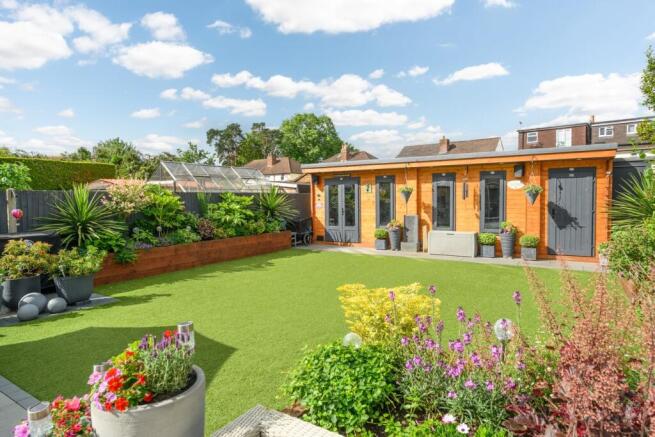 Claremont Avenue, Hersham, KT12 photo 4