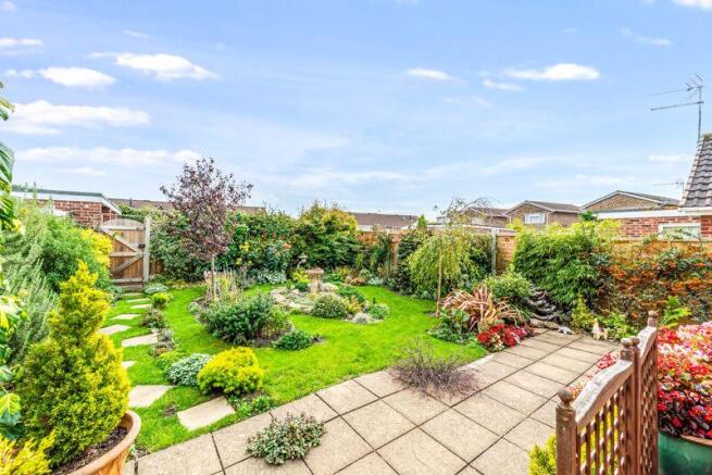 Silverberry Road, Worle - HANDY LOCATION  photo 2