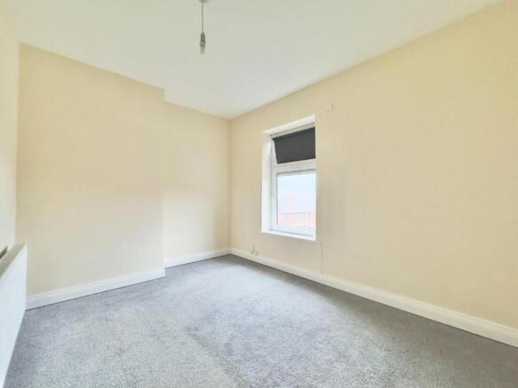 2 bed Terraced to rent Image 6