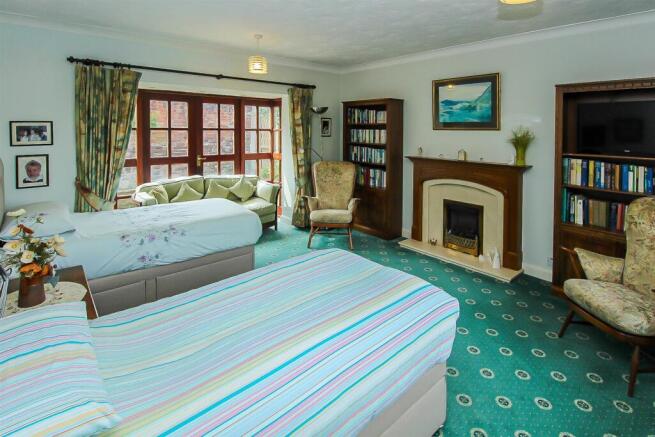 3 bed Detached Bungalow for sale Image 4