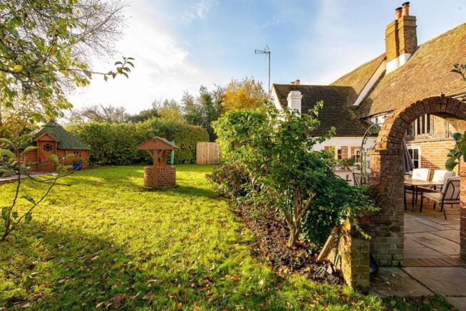 Bakers Cottage garden4.jpg