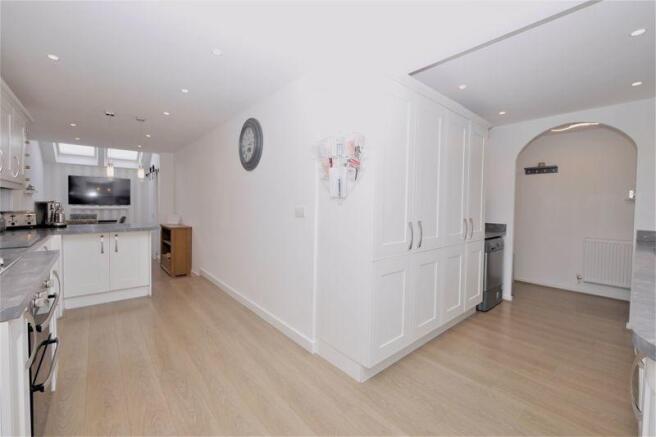 L-SHAPED KITCHEN