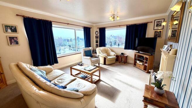 DOUBLE ASPECT LOUNGE