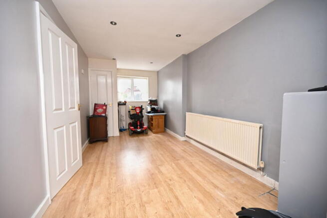 3 bed Semi-Detached for sale Image 8