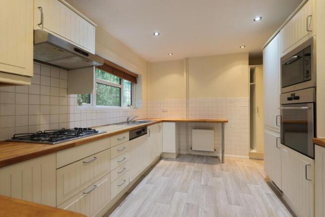 5 bed Detached Bungalow for sale Image 7