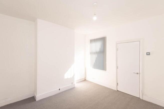 4 bed Terraced to rent Image 8