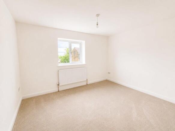 5 bed Semi-Detached for sale Image 6