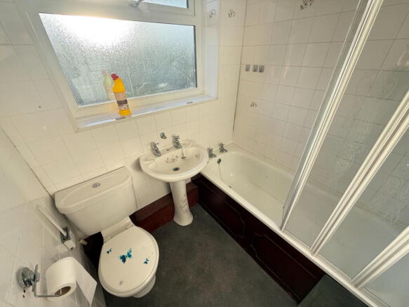 3 bed Semi-Detached to rent Image 7