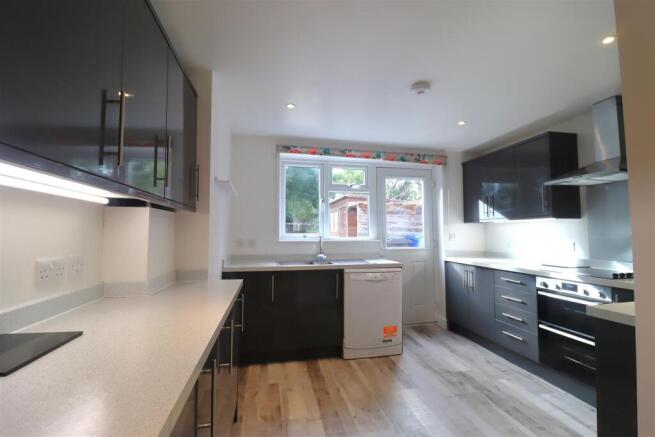 Kitchen 1.jpg