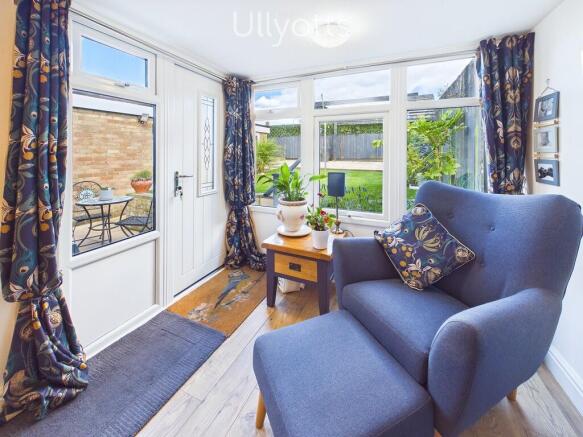 2 bed Semi-Detached Bungalow for sale Image 6