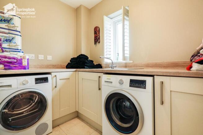 4 bed Semi-Detached for sale Image 8