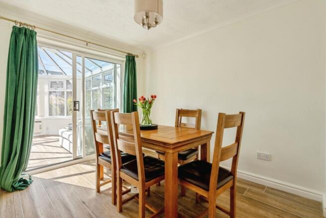 4 bed Detached for sale Image 9