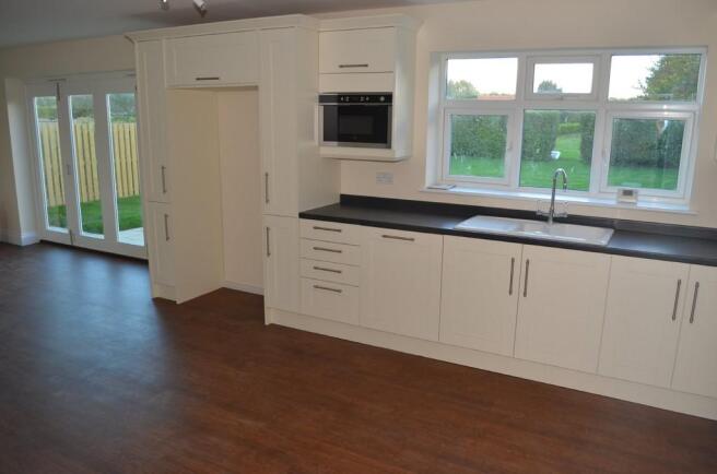 KITCHEN / FAMILY ...