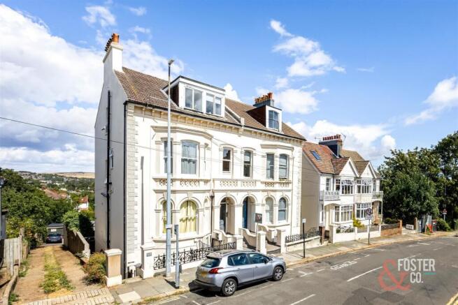 Highcroft Villas 52, Flat 4-014.JPG