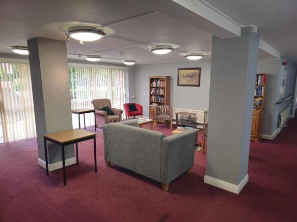 1 bed Ground Flat to rent Image 6