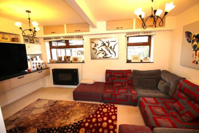 5 bed Detached to rent Image 9